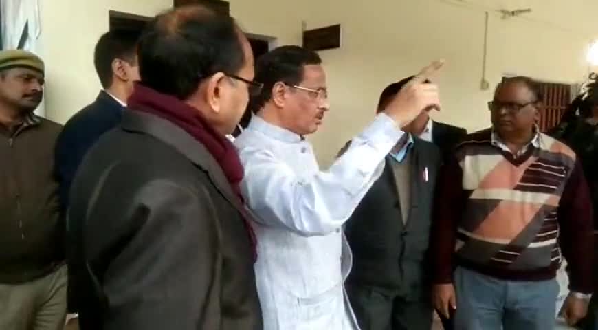 संडीला: जानकी प्रसाद इंटर कॉलेज पहुंचे डिप्टी CM ने परिषदीय शिक्षकों के ड्यूटी में रुचि नहीं लेने पर BSA को फटकारा #डिप्टी_सीएम