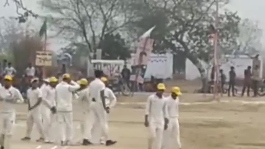 सिराथू: कड़ा में स्व. सीताराम लेदर टूर्नामेंट का आज है तीसरा दिन, इलाहाबाद टीम के बॉलर अटल ने लिया 7 विकेट #क्रिकेट_टूर्नामेंट