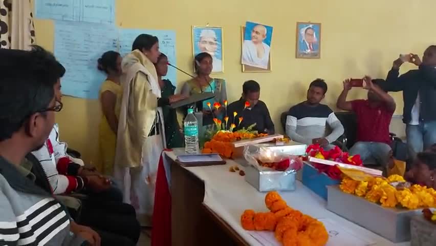 दुलमी: दुलमी_प्रखंड के #सिकनी आजीविका महिला संकुल संघठन #होन्हे_पंचायत_भवन मे वार्षिक आमसभा मे सबोधित करते हुए #स्थानीय #विधायक_आदरणीय_ममता_देवी_जी