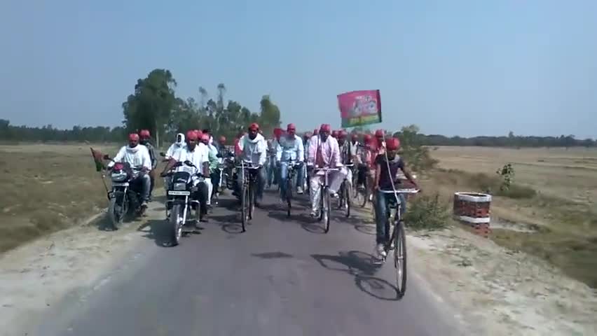 #साईकिल_विकल्प! 
हर गरीब,किसान,नौजवान की उम्मीद है #साईकिल पुरानी साईकिल यात्रा।
#फिर_आएगें_अखिलेश।
