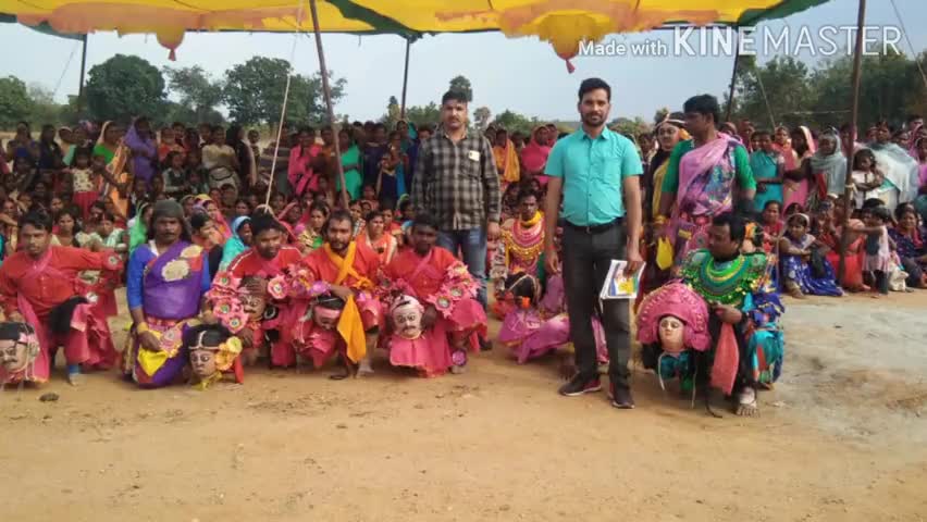 लावालौंग: लावालौंग प्रखंड मुख्यालय में नुक्कड़ नाटक के माध्यम से दी जा रही सरकार की योजनाओं की जानकारी #नुक्कड़_नाटक