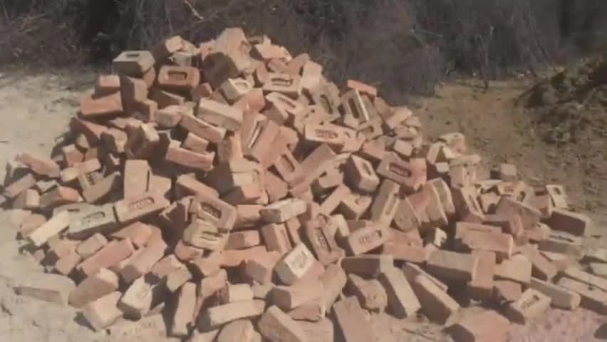 अनूपगढ़: ढाबा झालार गांव में किए जा रहे इन्टरलॉकिंग सड़क निर्माण पर ग्रामीणों ने  लगाया घटिया निर्माण का आरोप #ग्राम_पंचायत