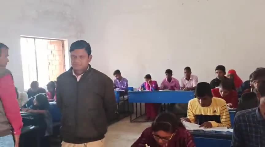 मोहम्मदगंज: जैक द्वारा आयोजित मैट्रिक की अंग्रेजी की परीक्षा कदाचार मुक्त हुई संपन्न, बीडीओ ने किया केंद्र का निरीक्षण #बीडीओ #jac