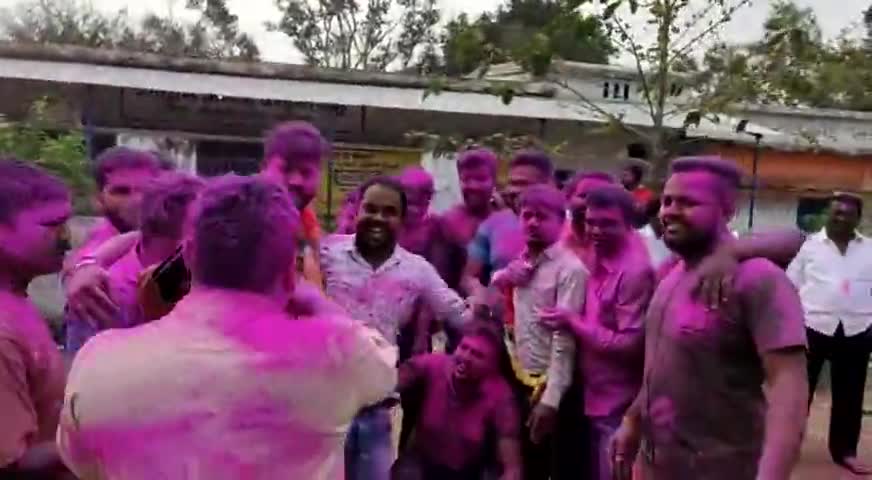 बमनिंडिह पंचायत के उपसरपंच पद चुनाव में आशीष तिवारी ने की जीत दर्ज, युवाओं ने किया भव्य स्वागत #पंचायत_चुनाव #उपसरपंच
