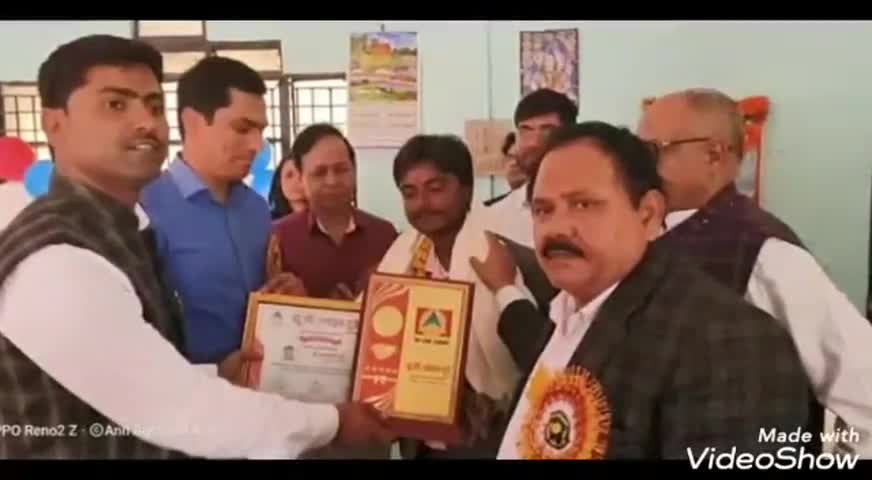 इटवा: डुमरियागंज के भोजपुरी गायक अमरमणि दुबे को बस्ती प्रेस क्लब ने किया सम्मानित #सम्मान_समारोह