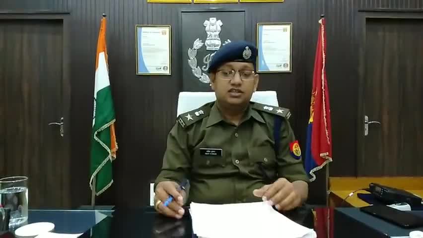 हरदोई: शहर कोतवाली प्रदेश के 100 थानों में हुई चयनित, #Smart Policing  के लिए वितरित किए गए 43 वीट कांस्टेबल को #CUG सिम