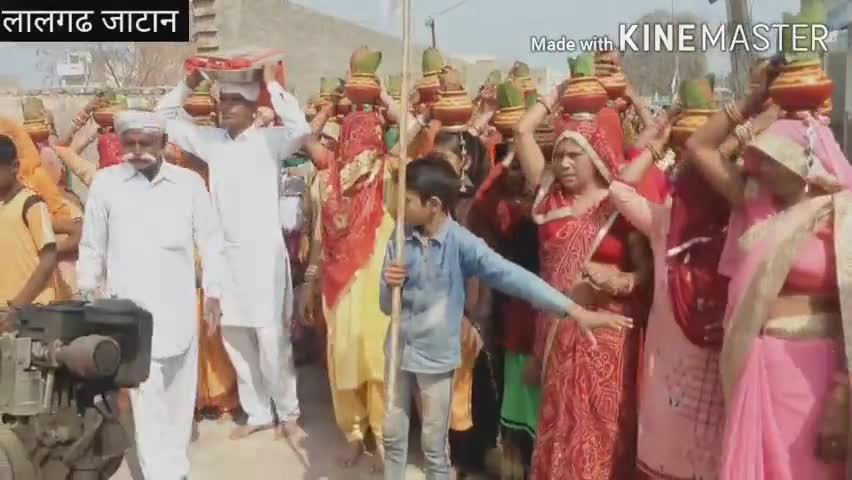 सादुलशहर: ग्राम पंचायत लालगढ जाटान में बाबा राम देव मंदिर में चलने वाली रामकथा को लेकर महिलाओं ने निकाली कलश यात्रा#रामकथा