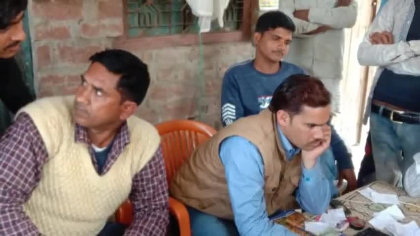 अमृतपुर: परतापुर कला में विद्युत विभाग द्वारा आसान किस्त योजना के तहत कैंप लगाकर ग्रामीणों को किया गया जागरूक #जागरूकता_अभियान