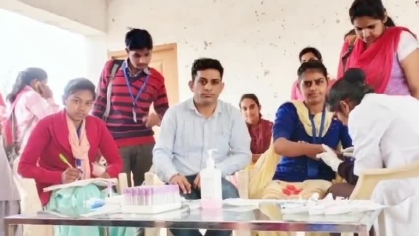 फतेहाबाद: भट्टूकला कॉलेज में एड्स कंट्रोल सोसायटी के द्वारा लगाया गया जागरूकता कैंप, 59 बच्चों ने कराया एचआईवी का टेस्ट #hiv