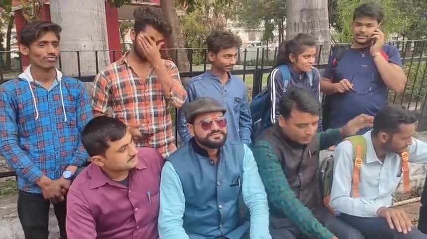 हुज़ूर: रीवा जिले के युवाओं को नशे से दूर रहने के लिए रीवा जिले में रिटायर सैनिक व एक्टर प्रभाकर मिश्रा के द्वारा लगातार किए जा रहे हैं कार्यक्रम #प्रभाकर