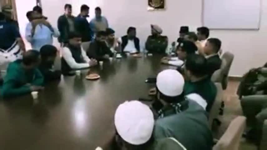 डिफेन्स कॉलोनी: दिल्ली के हालातों को देखते हुए विधायक प्रवीण कुमार द्वारा डीसीपी दफ्तर में बुलाई गई मीटिंग #प्रवीण_कुमार #दिल्ली_हिंसा