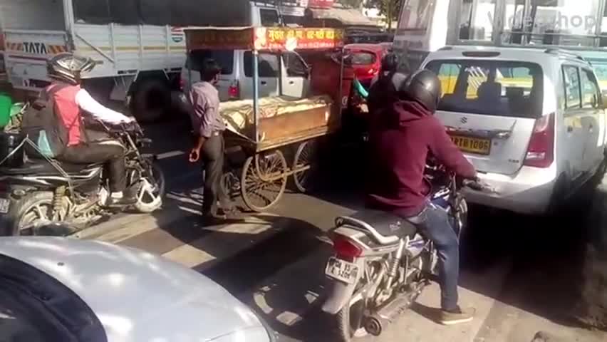 मॉडल टाऊन: सराय पीपल थला से आजादपुर मंडी तक लंबा जाम, लोग परेशान #सड़क_जाम