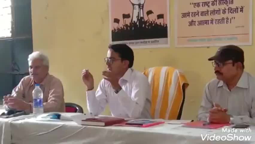 पहाड़ी: पहाड़ी के राजीव गांधी सेवा केंद्र में जिला कलेक्टर ने अधिकारियों एवं कर्मचारियों के साथ की बैठक #जिला_कलेक्टर