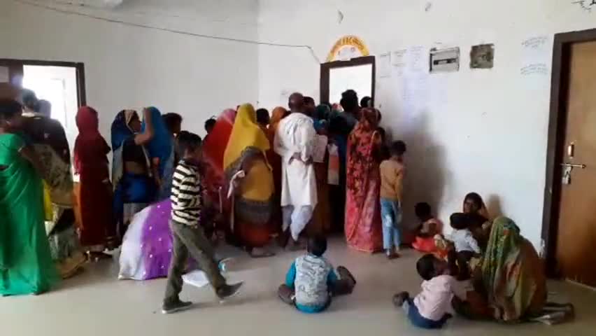 भगवानपुर: भगवानपुर में एक सप्ताह बाद खुला आधार सेंटर, लगी रही भीड़ #आधार_कार्ड