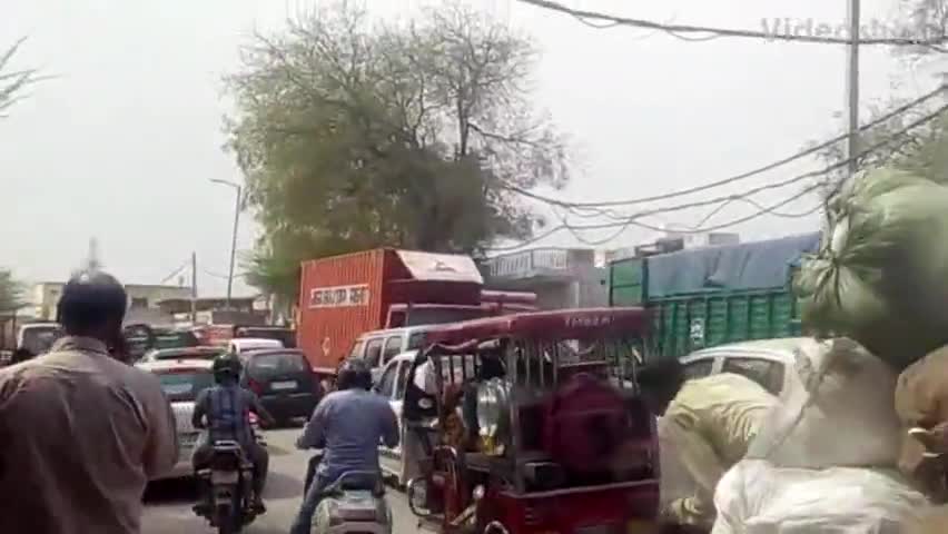 नरेला: बवाना रोड़ पर लगा लंबा जाम, लोग हो रहे परेशान #सड़क_जाम