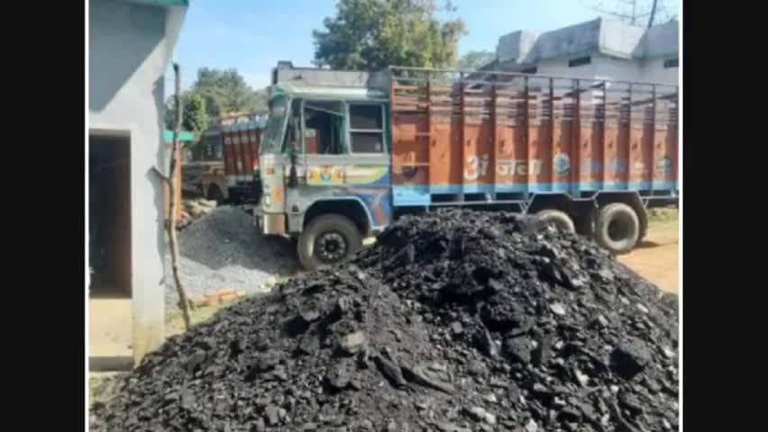 झरिया/जोरापोखर/सिंदरी: तीसरा पुलिस ने रूट बदलकर जीनागोड़ा कांटा की ओर जा रहे कोयला लदे तीन ट्रकों को पकड़ा, सीआईएसएफ के किया हवाले