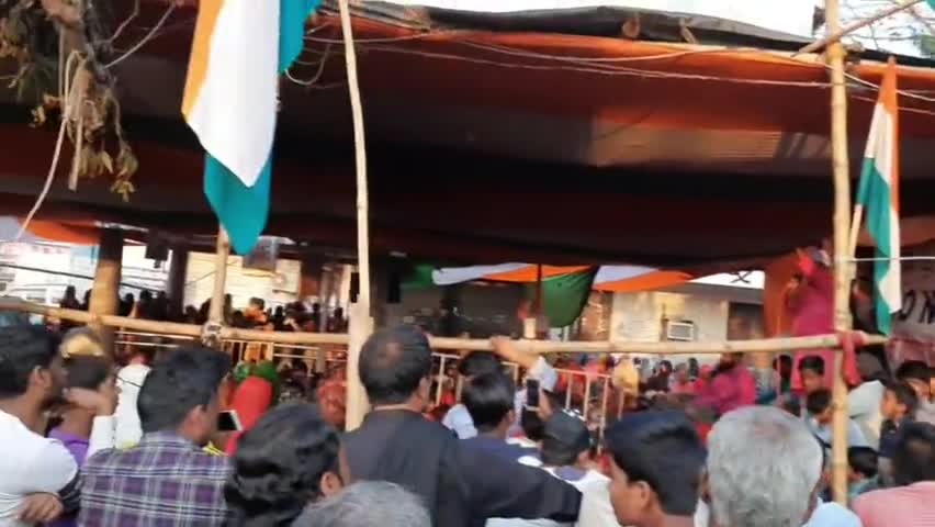 मधुबनी: कलेक्ट्रेट के सामने CAA और NRC के विरोध में चल रहे धरने में शामिल हुए सैकड़ों लोग #सीएए #एनआरसी