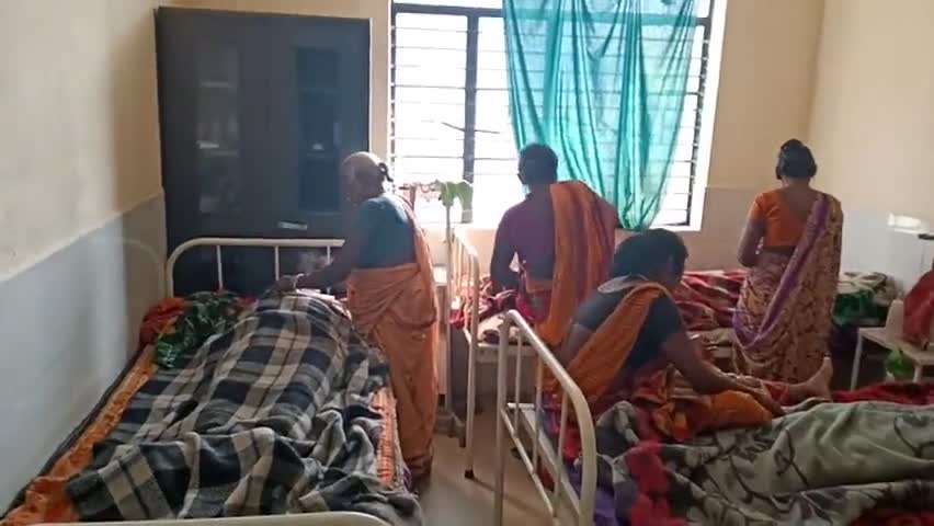 मोरवा: PHC में पांच महिलाओं की हुई सफल नसबंदी, चिकित्सा प्रभारी रहे मौजूद #नसबंदी