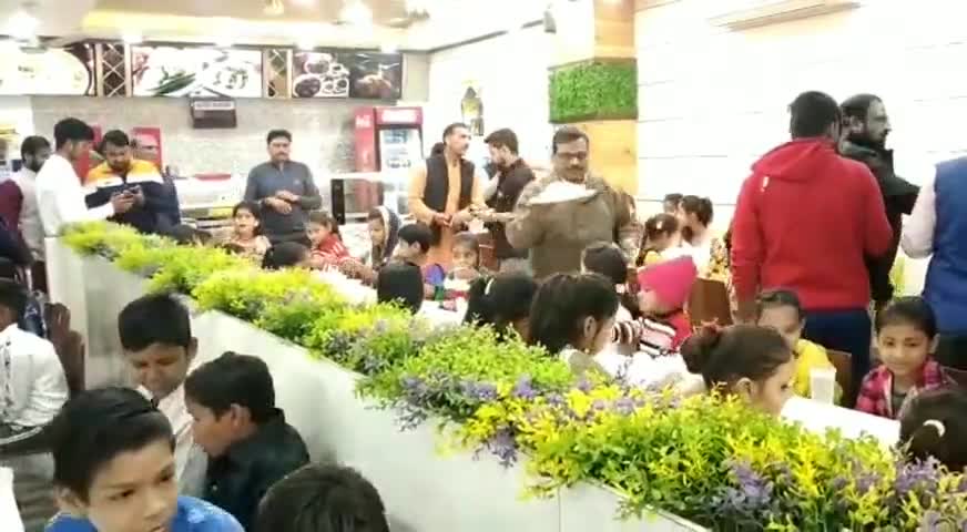 #Sunday को #Funday बनाने की हमारी इस मुहिम को आगे बढ़ाते हुए आज फिर प्यारे बच्चों के साथ नाश्ता कर उन्हें प्रोत्साहित किया। 

#haryana #bjp