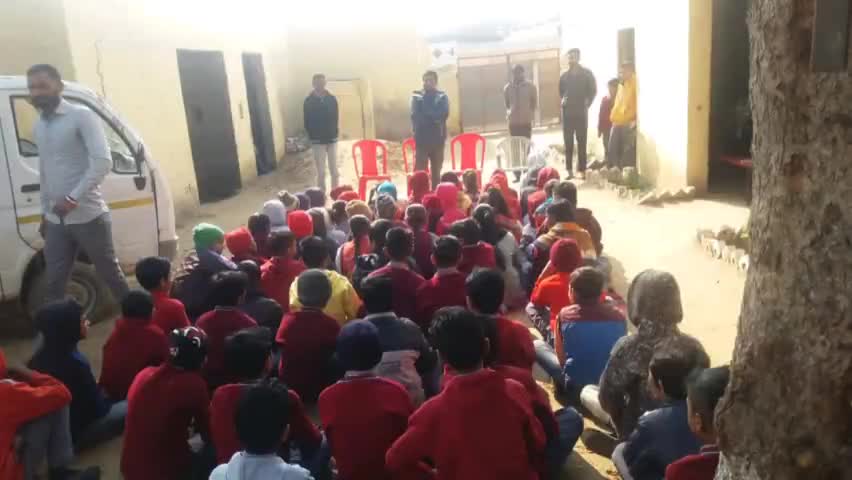 सादुलशहर: छापावाली में अंबुजा सीमेंट फाउंडेशन द्वारा बच्चों को दी गई कीटनाशक के प्रभाव से बचने की जानकारी #अंबुजा_सीमेंट