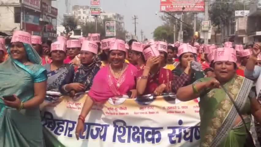 मोतिहारी: मोतिहारी में हड़ताली नियोजित शिक्षकों ने निकाला आक्रोश मार्च #हड़ताल #आक्रोश_मार्च
