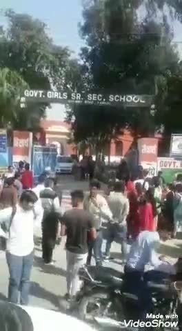 करनाल: हरियाणा शिक्षा बोर्ड की 12वीं के इकोनॉमिक्स विषय की परीक्षा में नकल करते पकड़े गए 3 परीक्षार्थी #परीक्षा #हरियाणा_बोर्ड