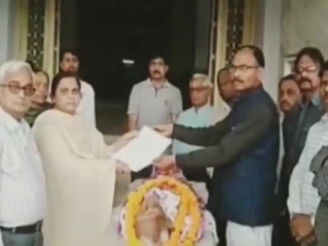 हुज़ूर: रीवा चित्रांश परिवार द्वारा श्याम शाह मेडिकल कॉलेज के छात्रों की पढ़ाई के लिए सौंपा गया लखन लाल श्रीवास्तव का शरीर। #देह का #किया #गया #दान