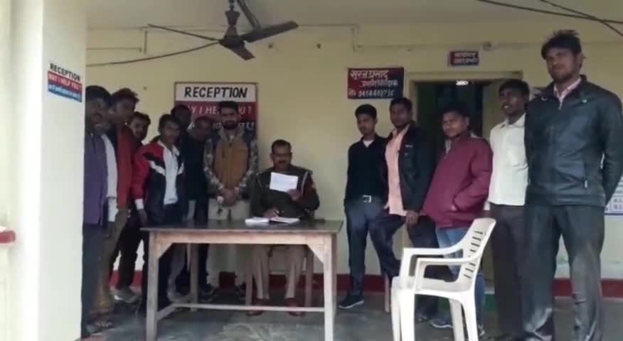खेरागढ़: इरादत नगर में पुलिस ने डीजे संचालकों को होली के मद्देनज़र डीजे बजाने को लेकर दिया नोटिस, #पुलिस #होली