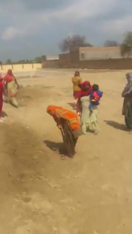 पदमपुर: ग्राम पंचायत ताम कोर्ट के चक 50 आरबी में नरेगा कर्मियों ने की वाटरवर्क्स की साफ-सफाई #नरेगा