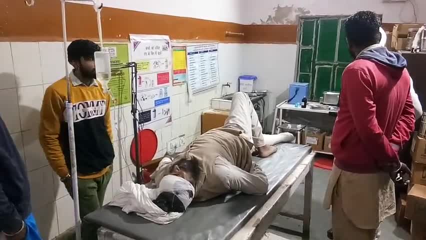 रायसिंहनगर: #रायसिंहनगर - गजसिंहपुर मार्ग पर बाइक सवार को टेंपो ने मारी टक्कर, बाइक सवार हुआ गंभीर घायल, प्राथमिक उपचार के बाद श्रीगंगानगर रेफर।