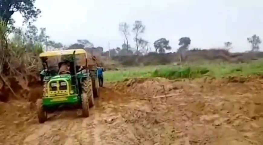 गोला गोकरणनाथ: प्रभारी मंत्री से शिकायत किए जाने के बाद भी अलीगंज में धड़ल्ले से हो रहा है अवैध खनन #प्रभारी_मंत्री #अपराध