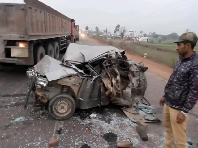 रामपुर बघेलान: रीवा शहर के चोरहटा थाना क्षेत्र में हुआ भीषण सड़क हादसा कार के उड़े परखच्चे मौके पर पहुंची पुलिस। #कार #का #हुआ