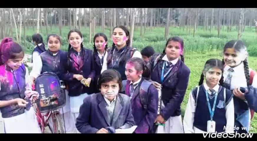 नकुड: गंगोह स्कूलों में होली #अवकाश से पूर्व बच्चों ने एक-दूसरे को गुलाल लगाया कहीं पोस्टर प्रतियोगिता हुई तो केमिकल रंगों से बचने के लिए प्रेरित किया