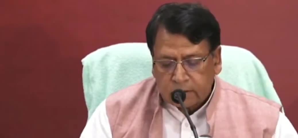 हुज़ूर: रीवा मध्यप्रदेश के जन संपर्क एव विज्ञान एवं प्रौद्योगिकी मंत्री ने कहा कि पृथ्वी पर जीवन कायम रखने के लिए जरूरी है पर्यावरण संरक्षण। मंत्री पीसी#शर्मा