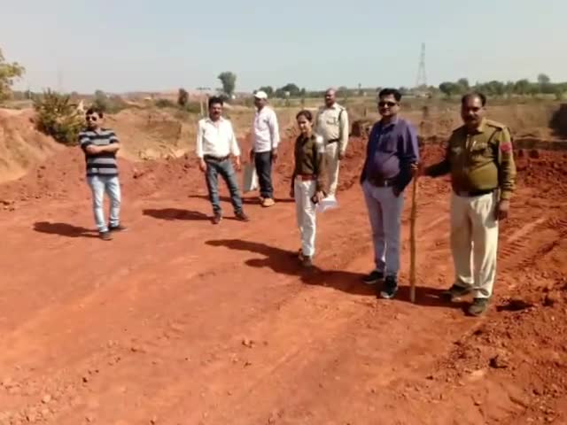 कटनी नगर: टिकरिया में अवैध उत्खनन पर कार्यवाही में एक लोडर व 2 ट्रक जब्त #अवैध_खनन #एसडीम