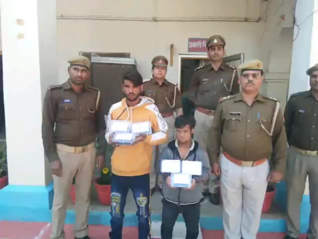 झांसी: जीआरपी ने झांसी स्टेशन से 2 मोबाइल चोरों को किया गिरफ्तार, 6 मोबाइल बरामद #जीआरपी #अपराध