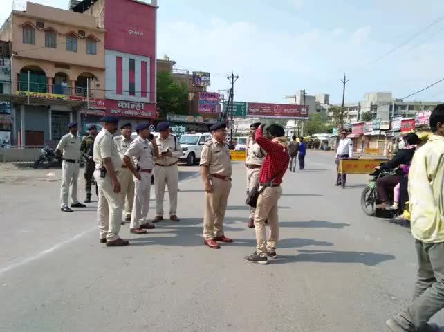 मनगवां: रीवा होली के त्यौहार को लेकर पुलिस महानिरीक्षक चंचल शेखर ने किया शहर का भ्रमण !#आईजी #चंचल #शेखर