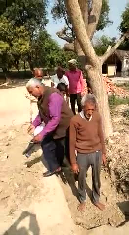 रानीगंज: रूपी पुर गांव में ग्राम प्रधान द्वारा स्वच्छ भारत मिशन के तहत नाली निर्माण के लिए किया गया भूमि पूजन #स्वच्छ_भारत