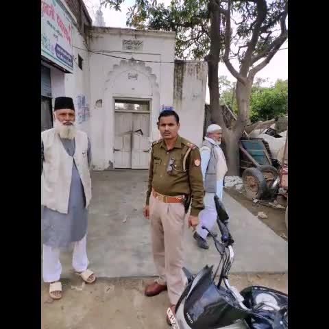 बिसौली: बिसौली के बजीरगंज में सकुशल संपन्न हुई जुमे की नमाज, SI ने सभी मस्जिदों का लिया जायजा #नमाज #पुलिस