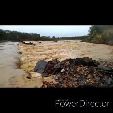 चैनपुर: धावा में सड़क पर बह रहा नदी का पानी, लगातार बारिश के कारण भारी परेशानी
#मौसम #हाहाकार