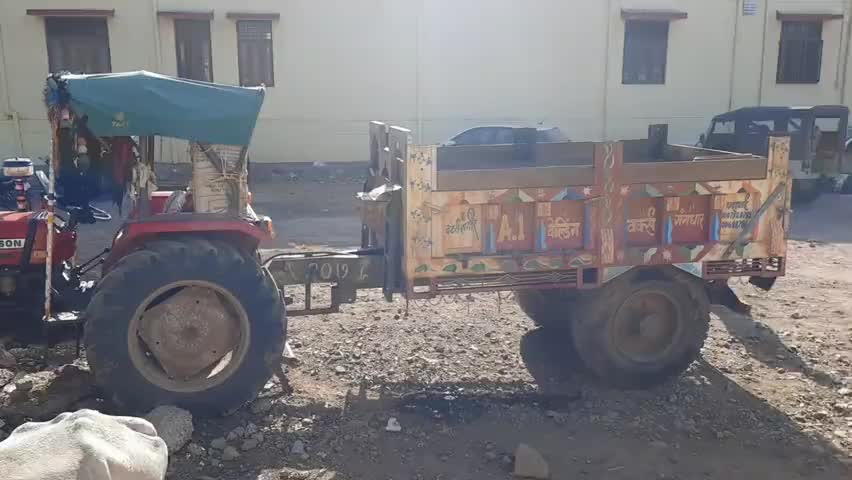 गंगधार: डग क्षेत्र में खनिज विभाग ने बजरी से भरे 2 ट्रैक्टर किए जब्त, थाना परिसर में खड़े कराए गए ट्रैक्टर #खनिज_विभाग