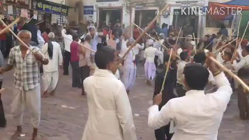 नाथद्वारा: श्रीनाथजी मंदिर के गोवर्धन पूजा चौक पर रंग पंचमी के अवसर पर लोगों ने किया गेर नृत्य #रंग_पंचमी