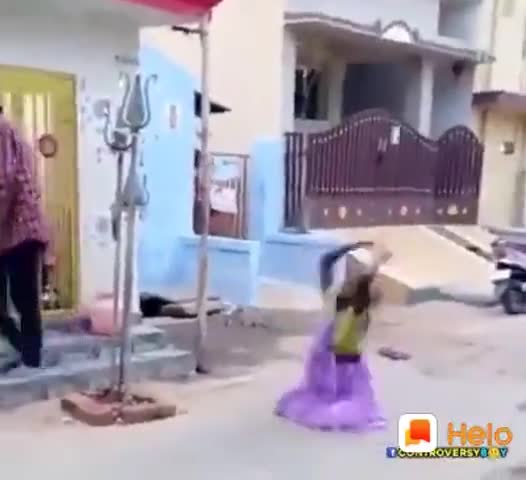 सकलडीहा: ﻿@﻿@#कुत्ते के दौड़ते की इनका भूत भाग गया।﻿@﻿@