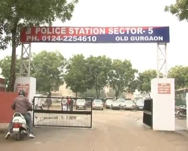 गुरुग्राम: बैंक कर्मचारी बनकर युवती ने अशोक विहार निवासी के खाते से निकाले ₹90 हजार, सेक्टर-5 थाने में केस दर्ज #अपराध #ऑनलाइन_ठगी