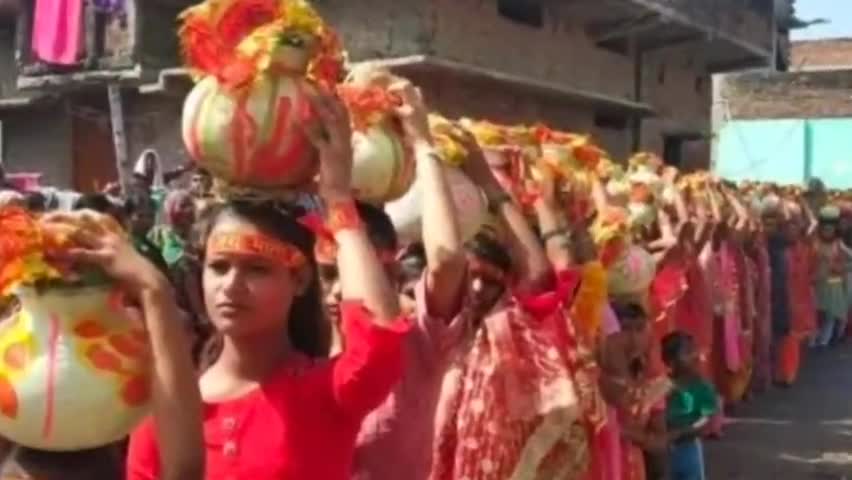 बिहार: पचौरी गांव में निकाली गई कलश शोभायात्रा, 251 महिलाएं व युवतियां हुईं शामिल #कलश_यात्रा