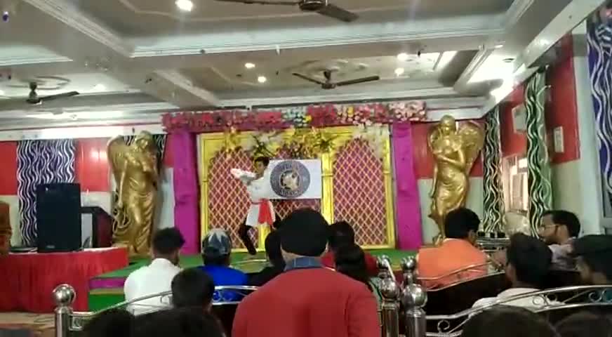 रायबरेली: Raebareli headlines yesterday good dance performance by Aditi Singh , Raebareli's bidhayak 
talent attack  #vikas Saroj
