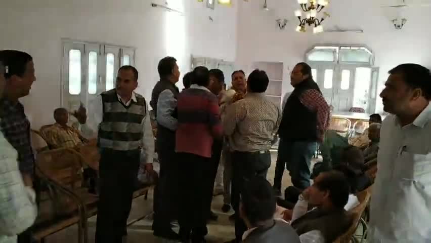 करणपुर: श्री करणपुर व्यापार मंडल की बैठक चढ़ी हंगामे की भेंट, 9 अप्रैल को नए भवन के उद्धघाटन की घोषणा की गई #व्यापार_मंडल