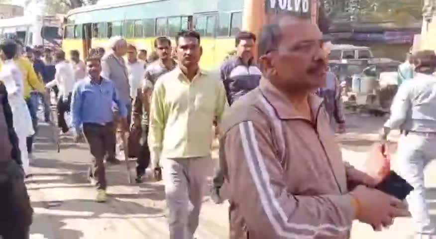 हुज़ूर: रीवा  बस स्टैंड के व्यापारियों ने नगर निगम कर्मचारियों पर लगाया मारपीट करने का आरोप एसपी कार्यालय में #लगाई #गुहार