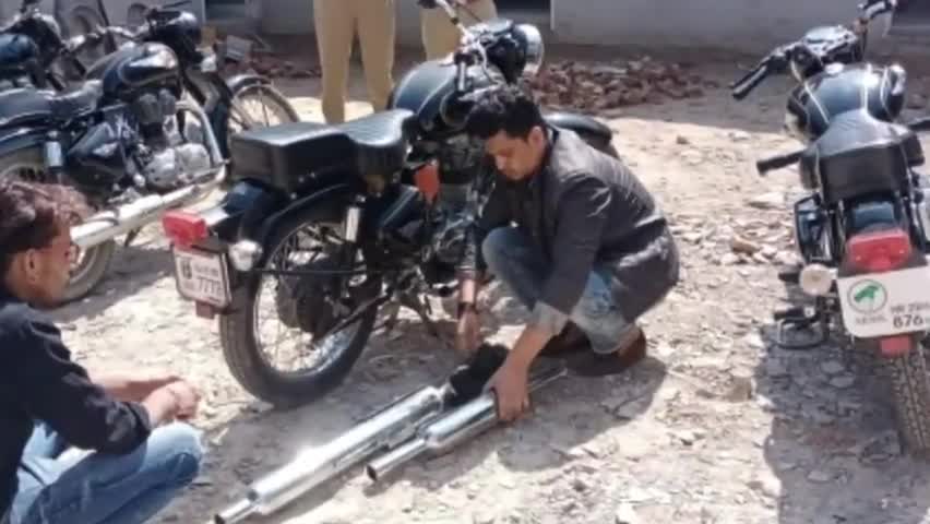 संगरिया: संगरिया पुलिस ने बुलेट बाइक सवारों के खिलाफ चलाया अभियान, अब तक 70 बुलेट जब्त #पुलिस #सख्ती