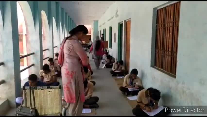 हांसी: बोर्ड की 10वीं की गणित विषय की परीक्षा में 3 छात्राओं समेत 9 नकल करते पकड़े #हरियाणा_बोर्ड #शिक्षा